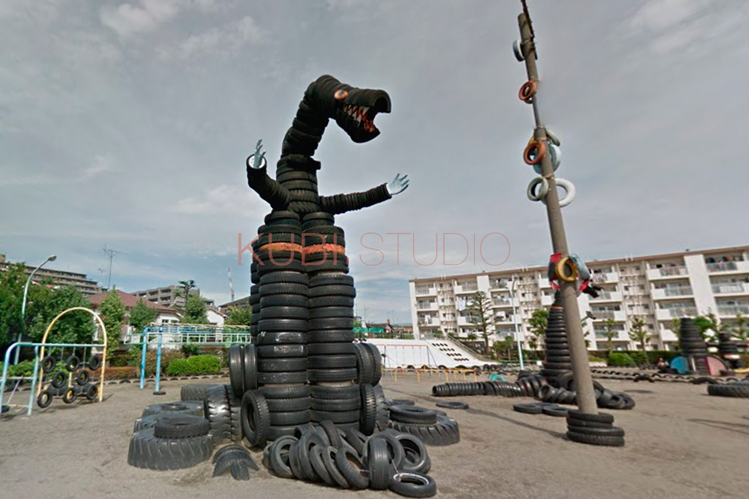 Скульптура из покрышек