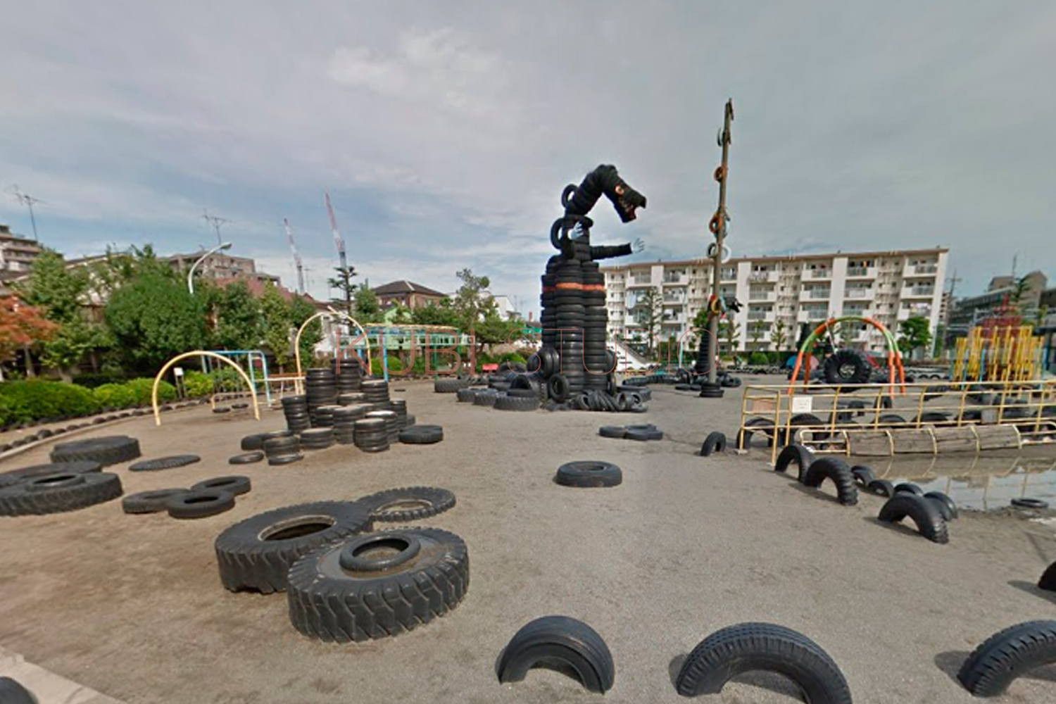 Детская площадка из переработанных покрышек